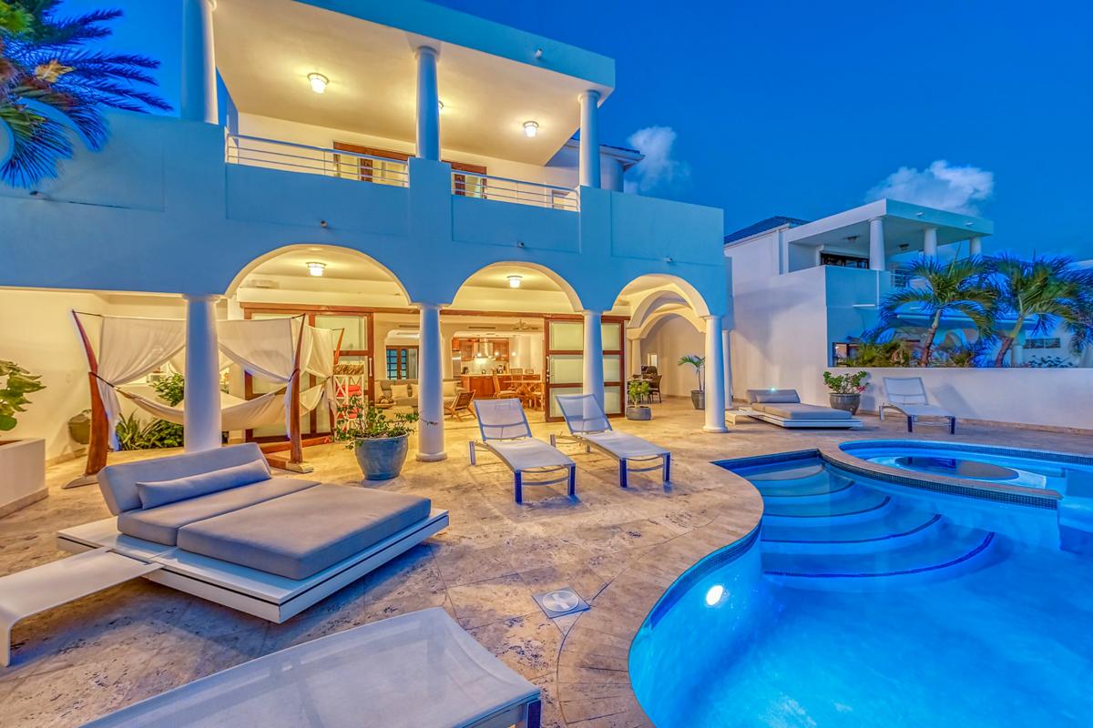 Pool Villa rental St Martin - Night